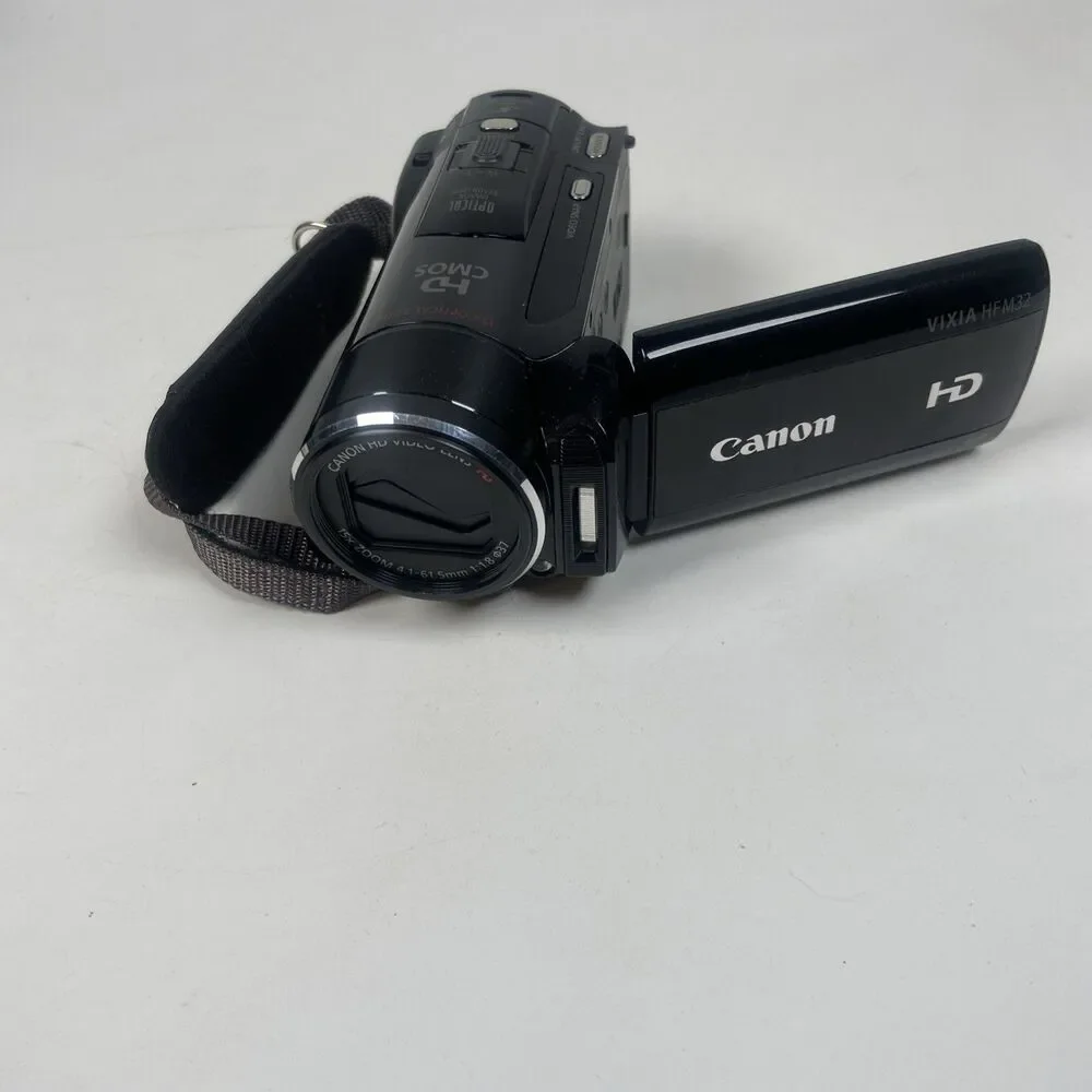 Canon VIXIA HF M32 Full HD 1080p AVCHD 64GB Flash Camcorder 15x W/ Extras Tested